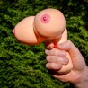 Jeux et Livres PISTOLET A EAU " BOOBIE SQUIRT GUN" EN FORME DE SEINS ! Jeux et Livres PISTOLET A EAU " BOOBIE SQUIRT GUN" EN FORME DE SEINS !